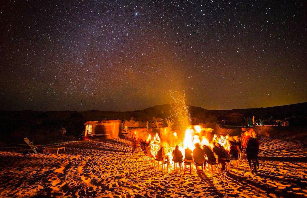 20:30-21:30【沙漠篝火晚会】19:30-20:30【沙漠户外晚餐,自理】,观