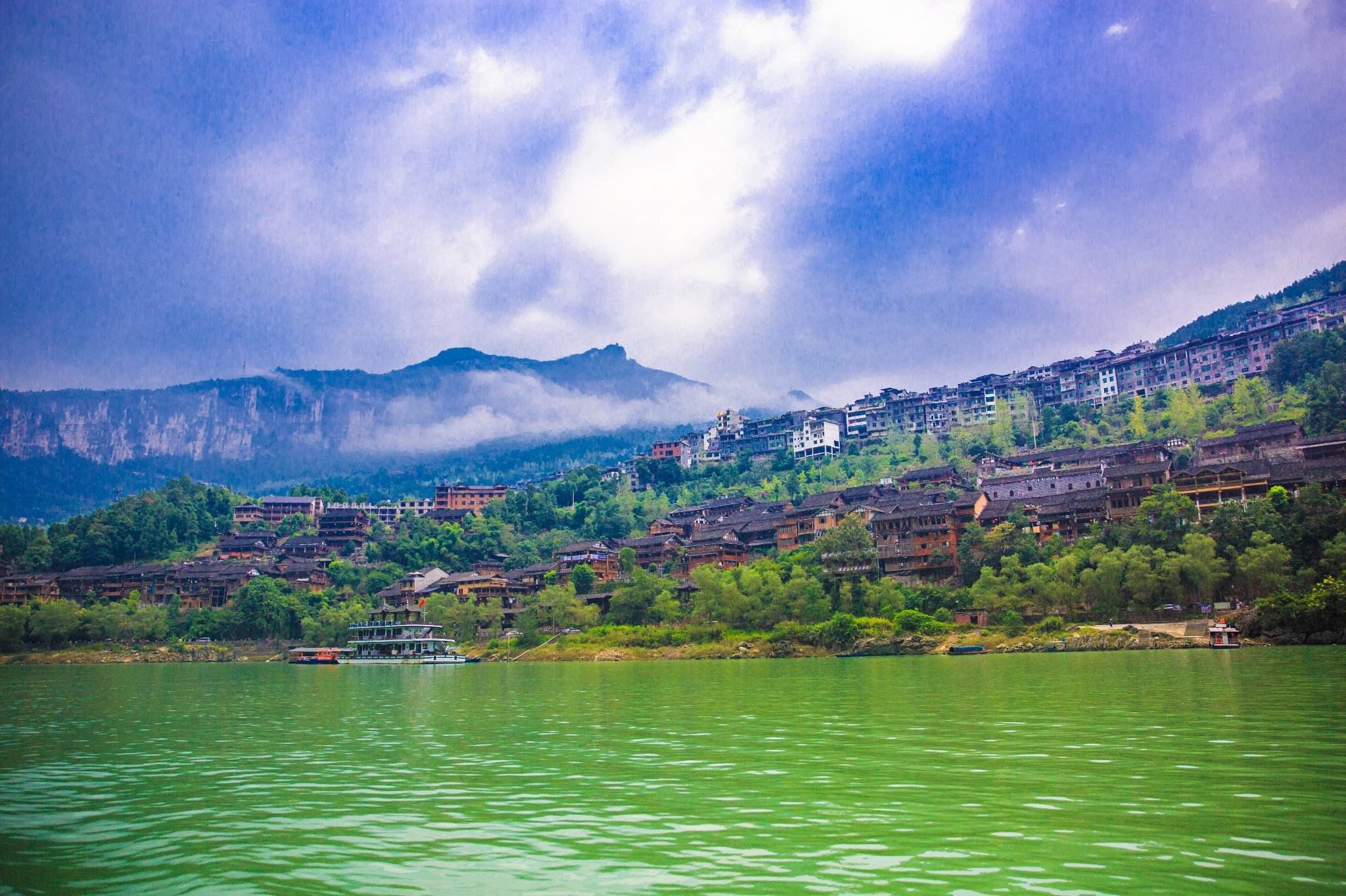 天生玩家:武隆天生三桥/乌江画廊/红岩魂广场/解放碑/两江国际影视城