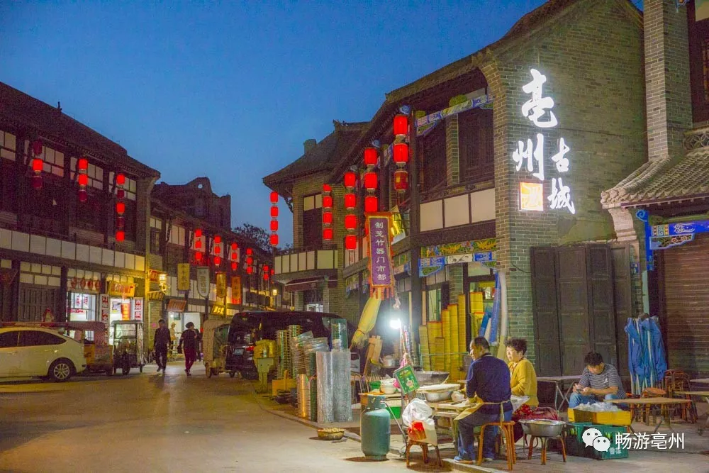 途径北门大街,白布大街,八步六条街,曹操运兵道,南京巷钱庄,花戏楼,它